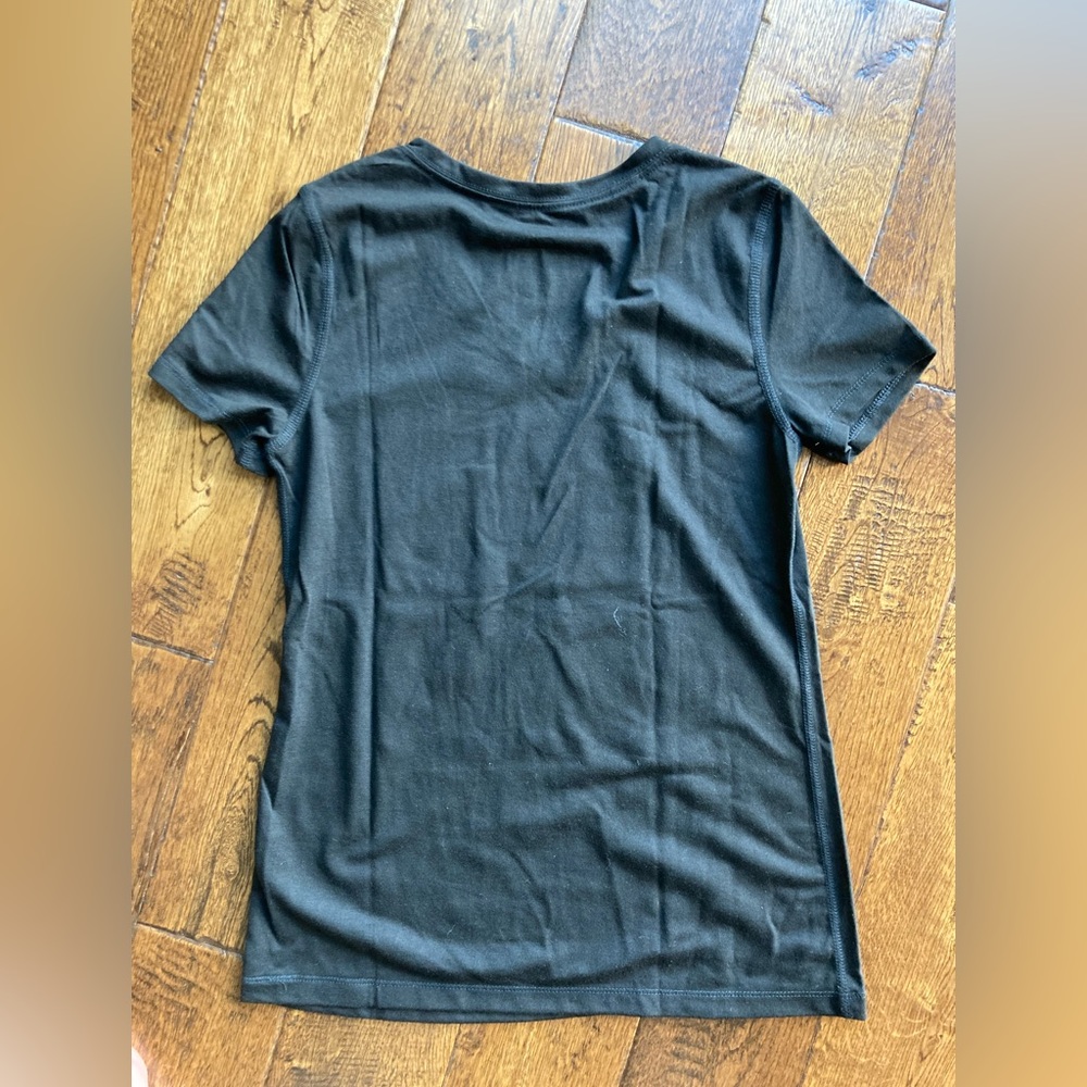Ladies Graphic T-Shirt Short Sleeve V-Neck Black Size S🥂 - Picture 2 of 3